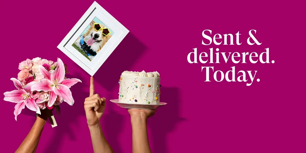 Banner Same-day delivery banner from Enviaflores with a birthday balloon, a framed photo of a dog with a sunflower costume, and a bouquet with a cake, under the message 'Sent & delivered. Today.